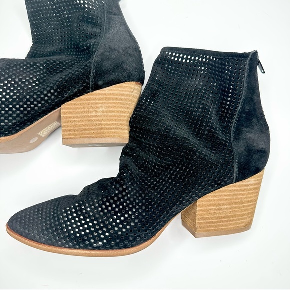 Jeffrey Campbell Janelle Black Suede Laser Cut
Booties, 10 - Picture 6 of 9